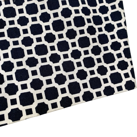 Banana Republic Factory Hampton Fit Navy White Abstract Print Bermuda Shorts 2P - Picture 8 of 10